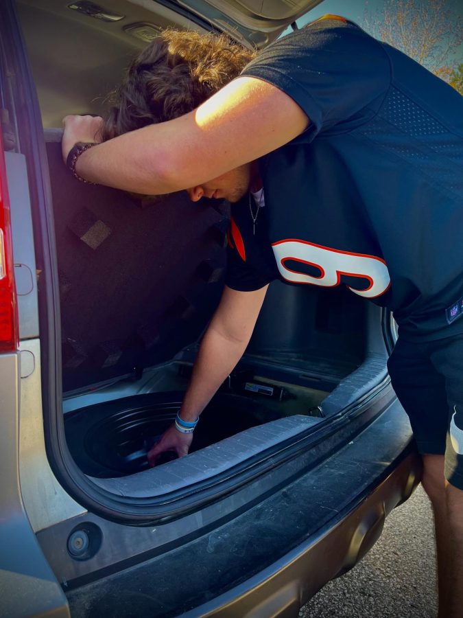 Dillon Hittle (12) teaches The Odyssey staff how to change a tire during period 6/7 in the North parking lot. There is no class that teaches this skill, so Dillon took the initiative.